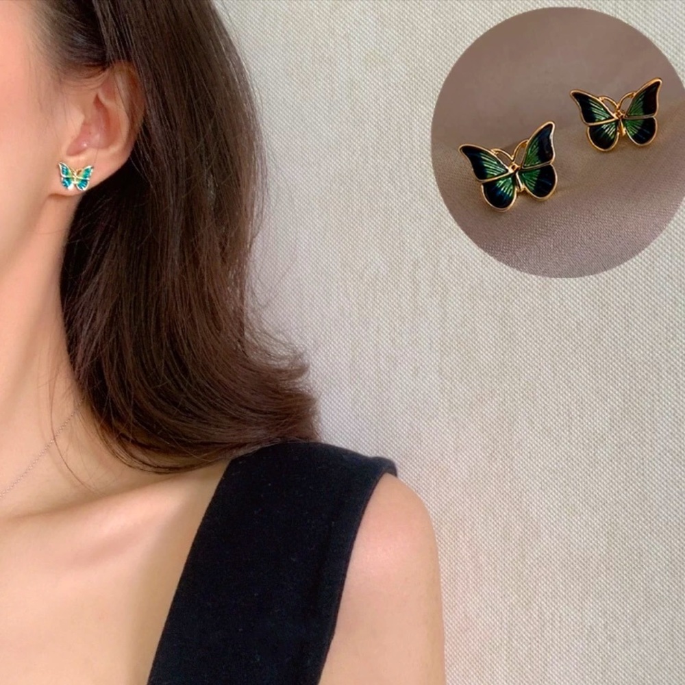 🦋 Elegant Oil Painted Butterfly Stud Earrings 🦋 - Picture 4 of 4